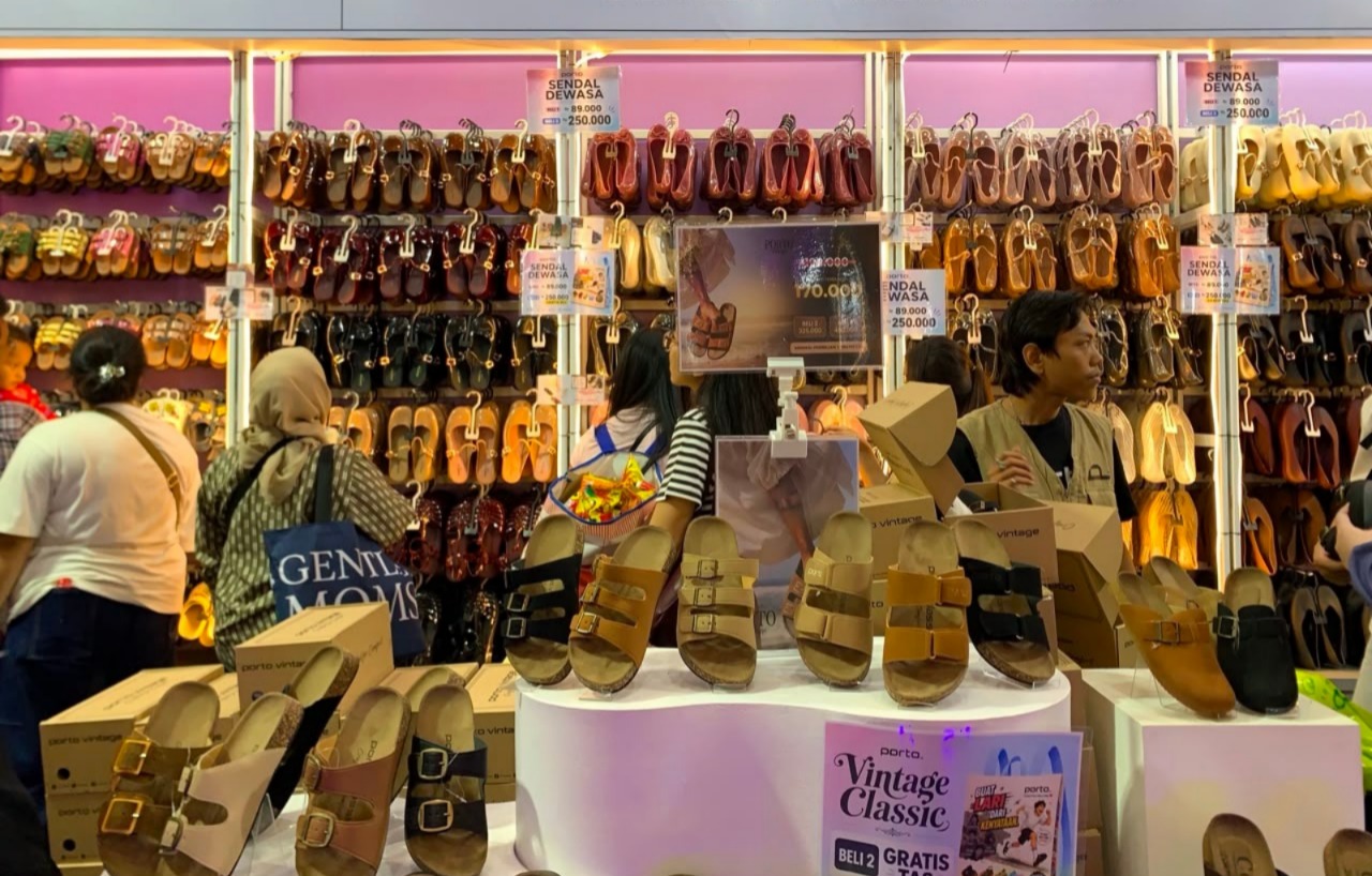 Ilustrasi promo sandal wanita untuk artikel Promo Sandal Wanita di Jakarta Fair 2026: 5 Merek Diskon Besar