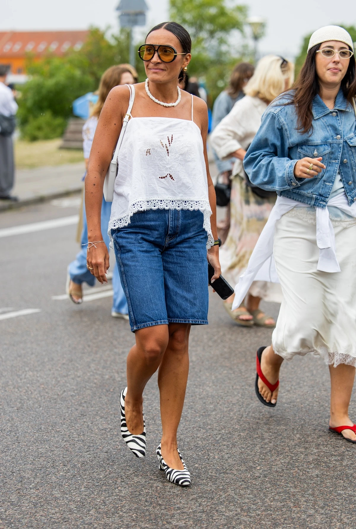 Ilustrasi city summer untuk artikel City Summer: 5 Outfit yang Bawa Nuansa Liburan ke Kota