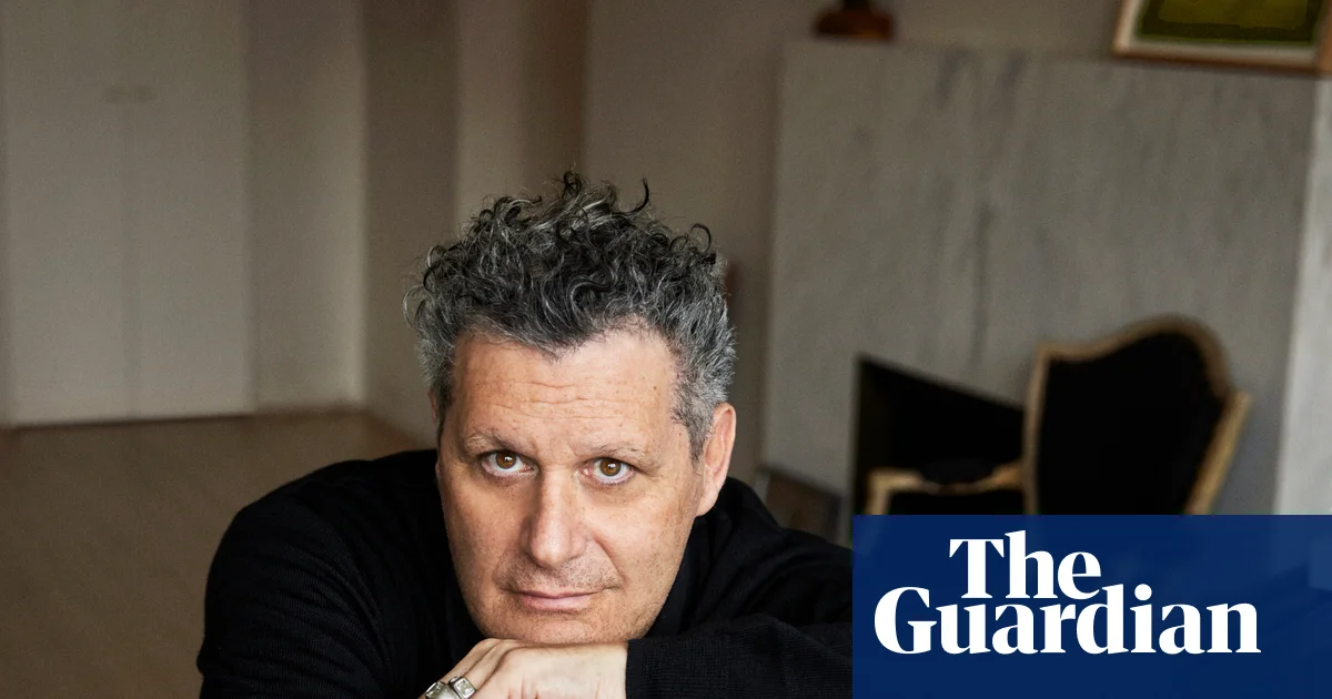 Ilustrasi isaac mizrahi untuk artikel Isaac Mizrahi: kabaret, gaya dan warisan Unzipped
