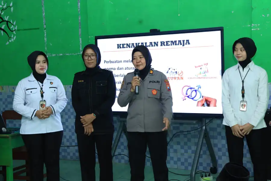 Ilustrasi kesehatan mental santri untuk artikel Polwan Ngawi Edukasi Kesehatan Mental Santri di Ponpes