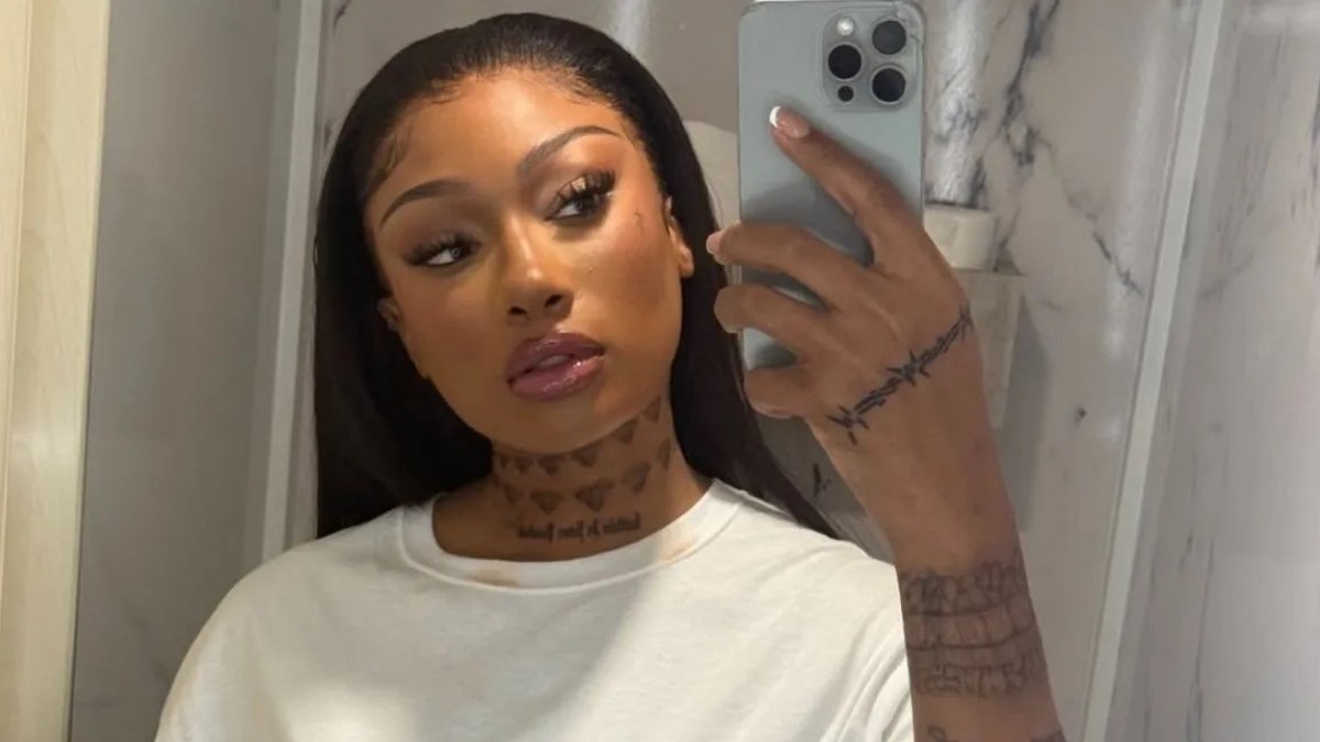Ilustrasi jean paul gaultier untuk artikel Megan Thee Stallion Pakai Rok Jean Paul Gaultier Transparan