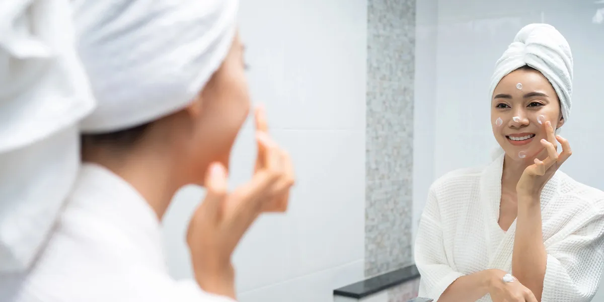 Ilustrasi skincare routine konsisten untuk artikel Merdeka dari Kulit Kusam: Bangun Skincare Routine Konsisten