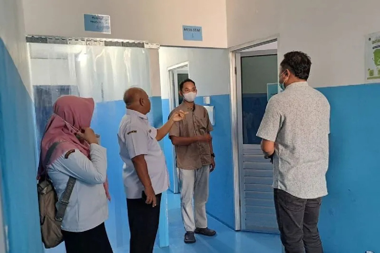 Ilustrasi mbg pakisrejo positif untuk artikel Hasil Lab: MBG Pakisrejo Positif Mengandung Bakteri
